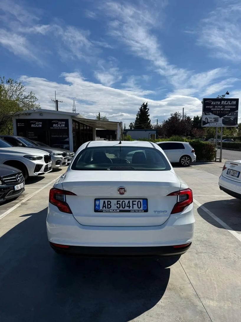 Noleggia un'auto a Durrës