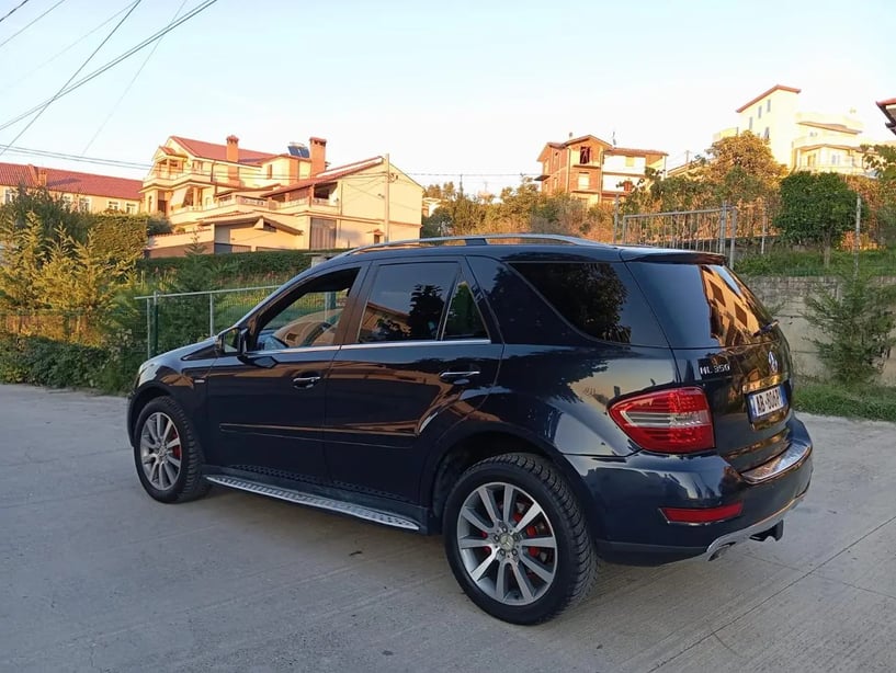 Louer une voiture à Gjirokastër