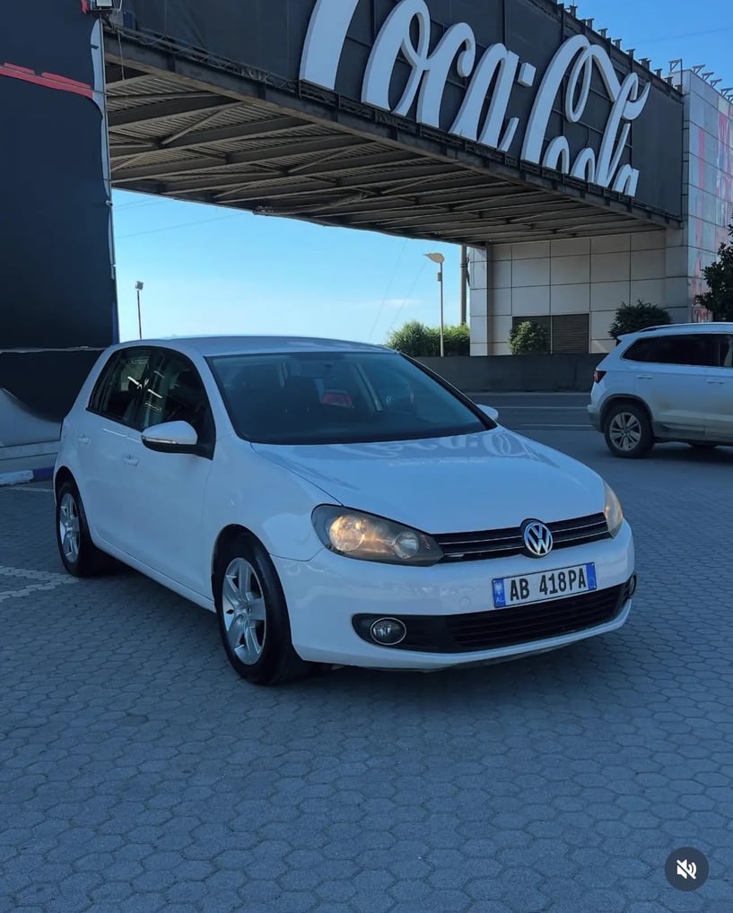 Merrni me qira një makinë në Tirana