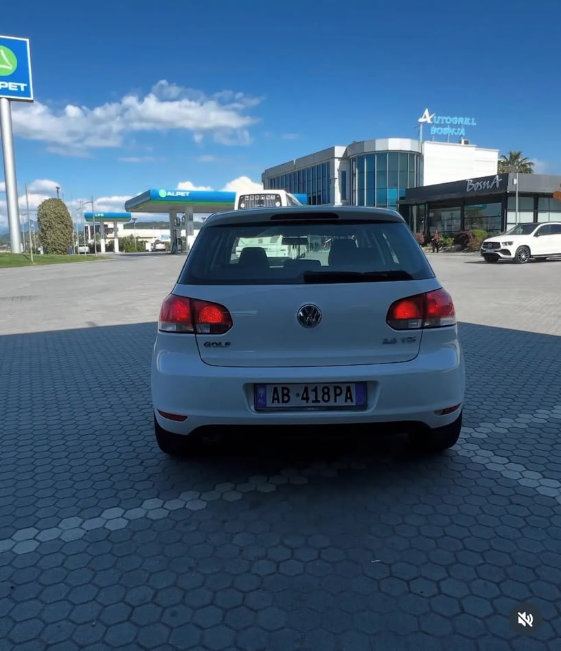 Merrni me qira një makinë në Tirana