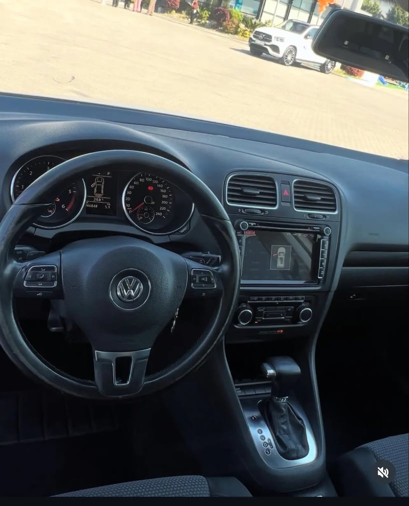 Merrni me qira një makinë në Tirana