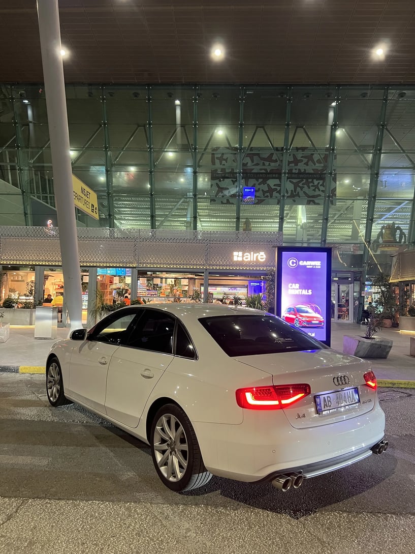 Merrni me qira një makinë në Tirana