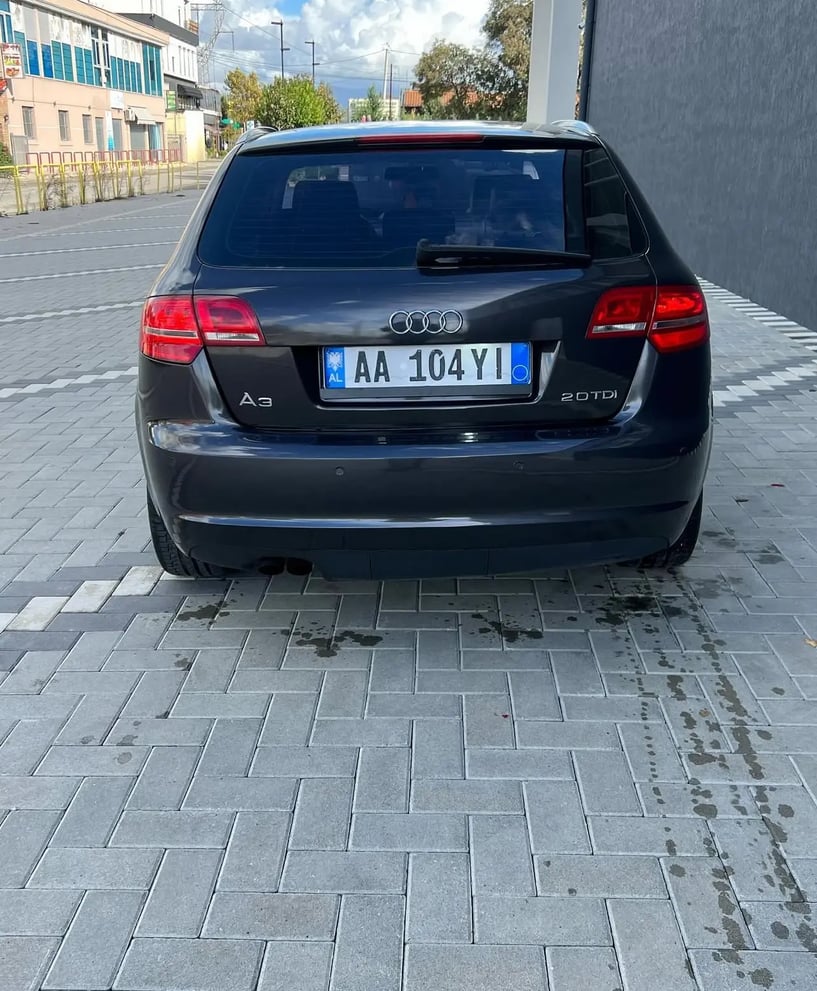 Noleggia un'auto a Tirana