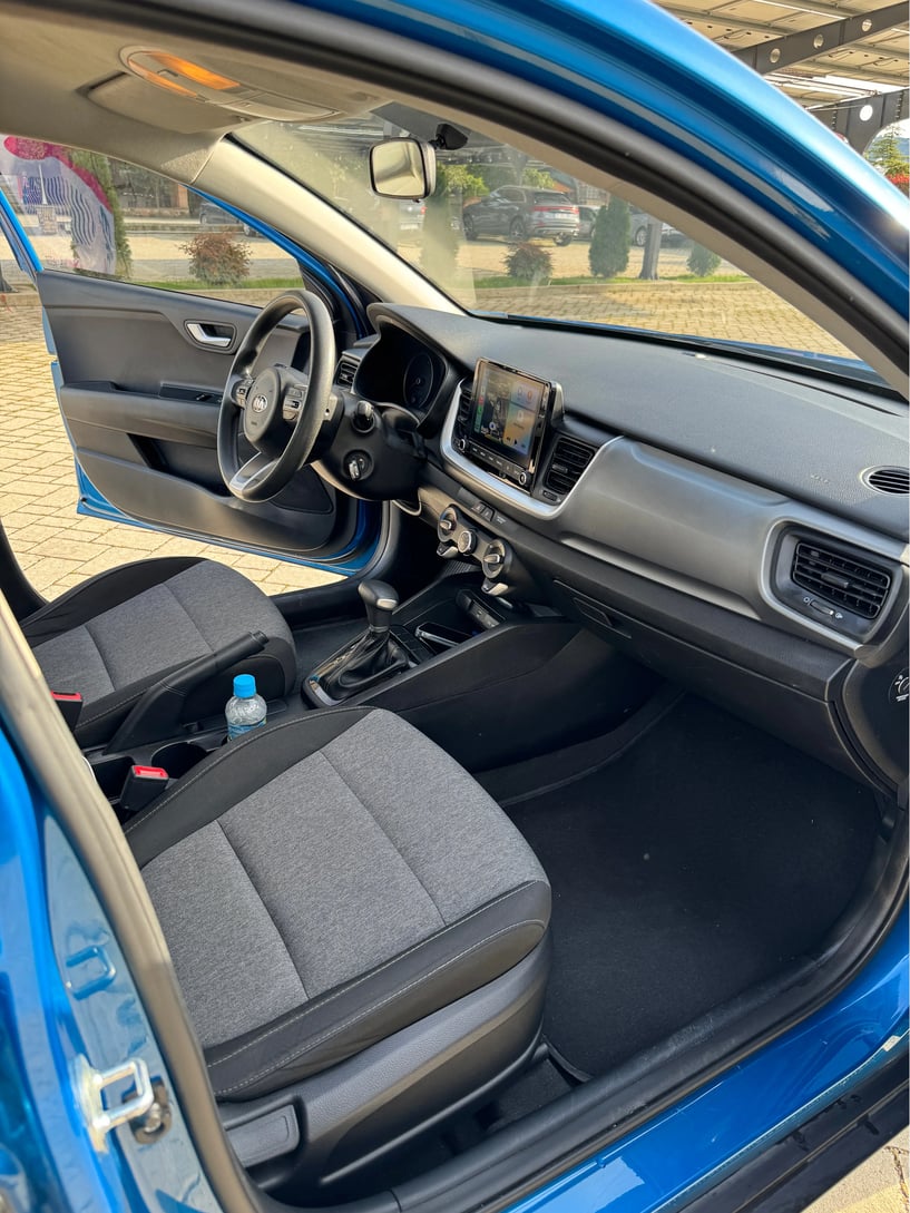 Alquila un coche en Tirana