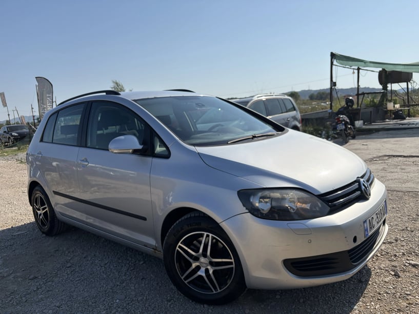 Alquila un coche en Tirana