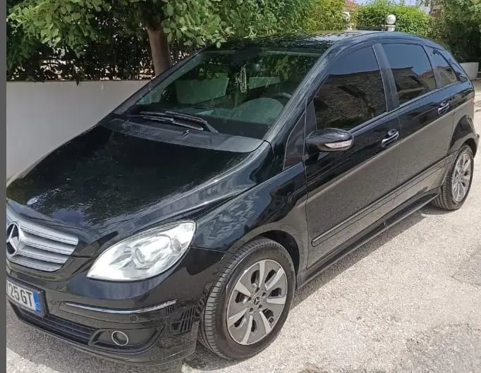 Wynajmij samochód w Vlorë