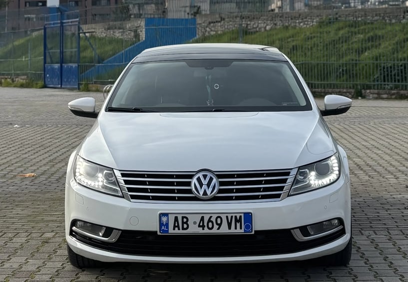 Alquila un coche en Tirana