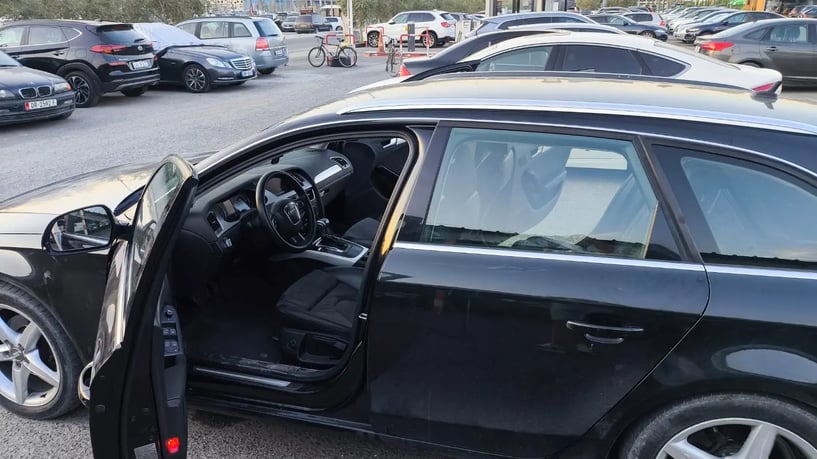 Merrni me qira një makinë në Tirana