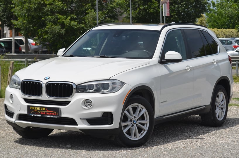 Merrni me qira një makinë në Tirana