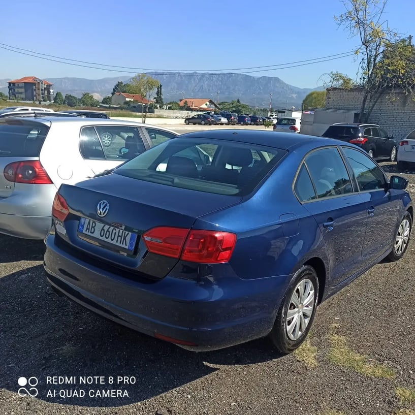 Noleggia un'auto a Tirana