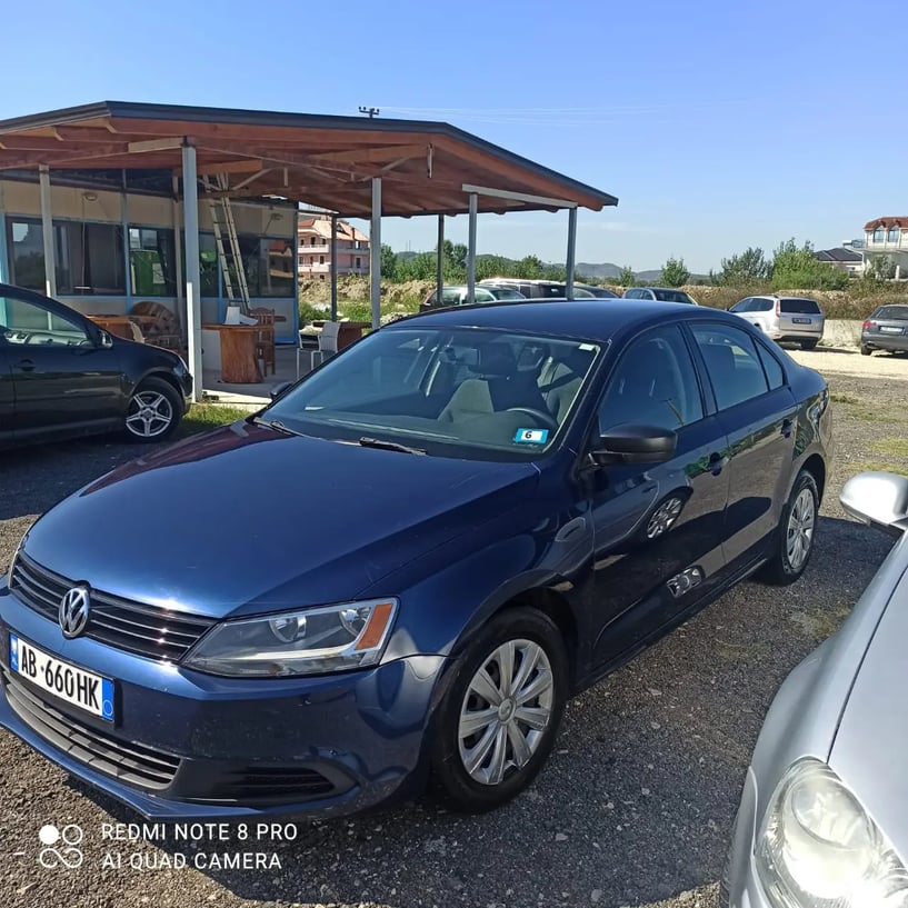 Noleggia un'auto a Tirana