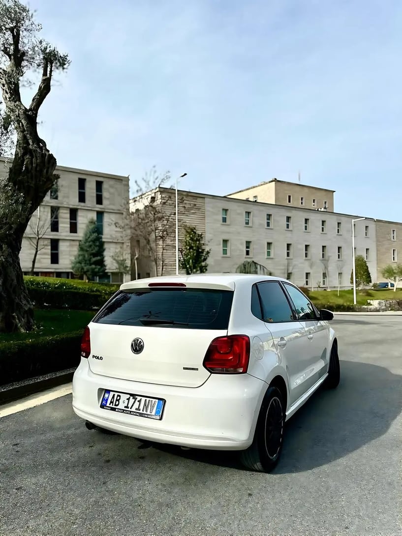 Noleggia un'auto a Tirana