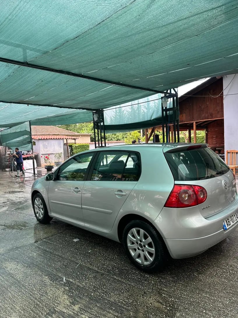 Wynajmij samochód w Tirana