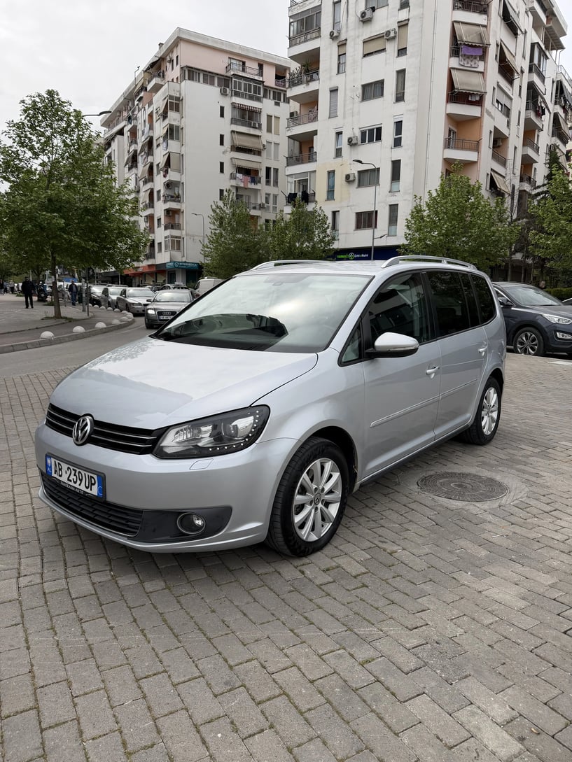 Alquila un coche en Tirana