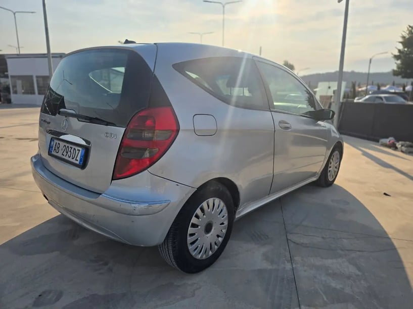 Wynajmij samochód w Tirana
