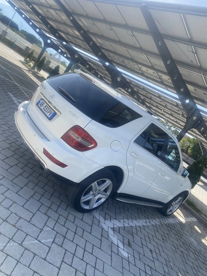 Wynajmij samochód w Tirana