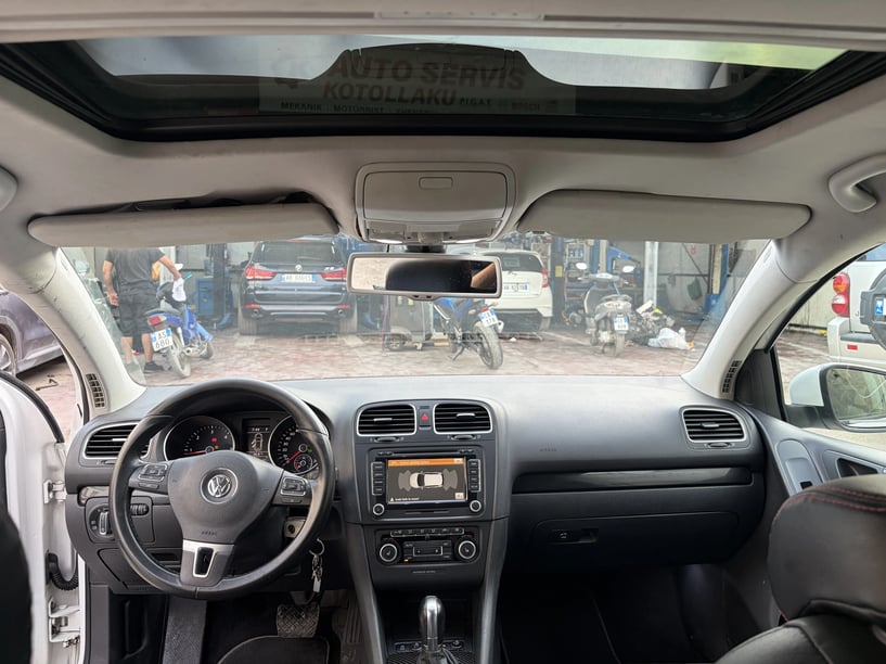 Alquila un coche en Tirana