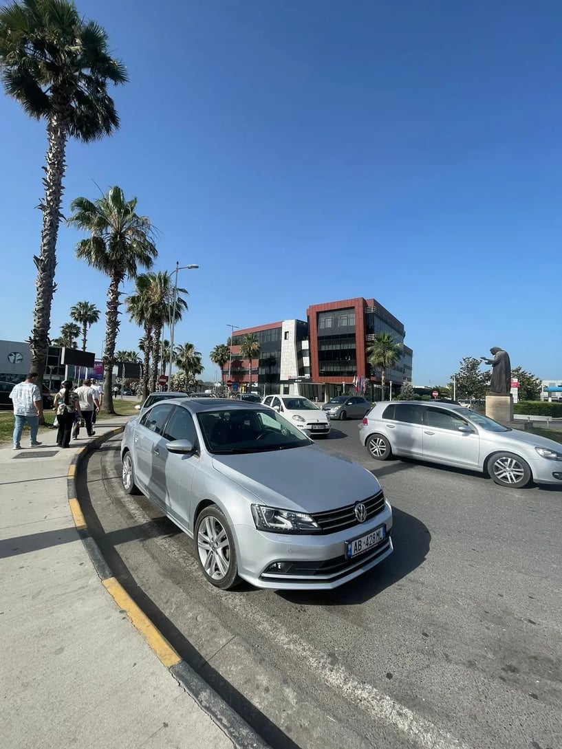 Wynajmij samochód w Tirana