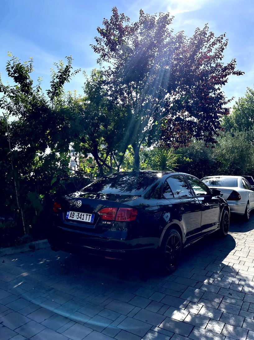 Noleggia un'auto a Tirana