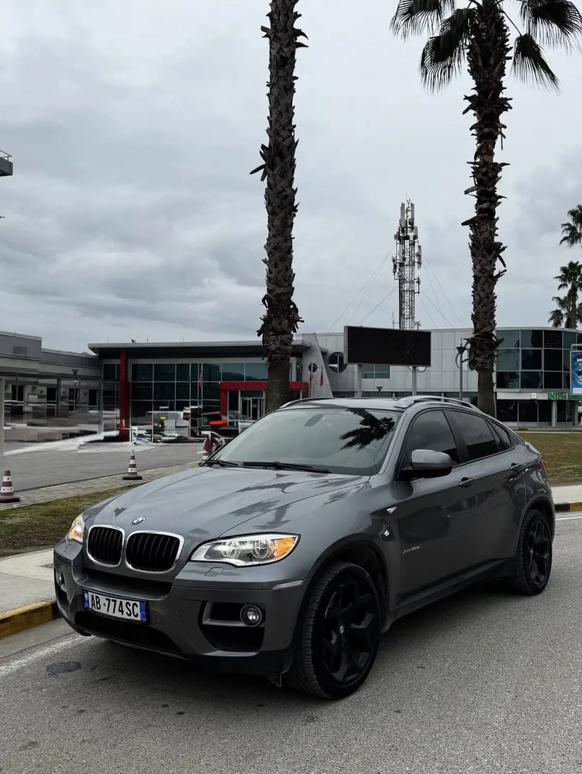Merrni me qira një makinë në Tirana