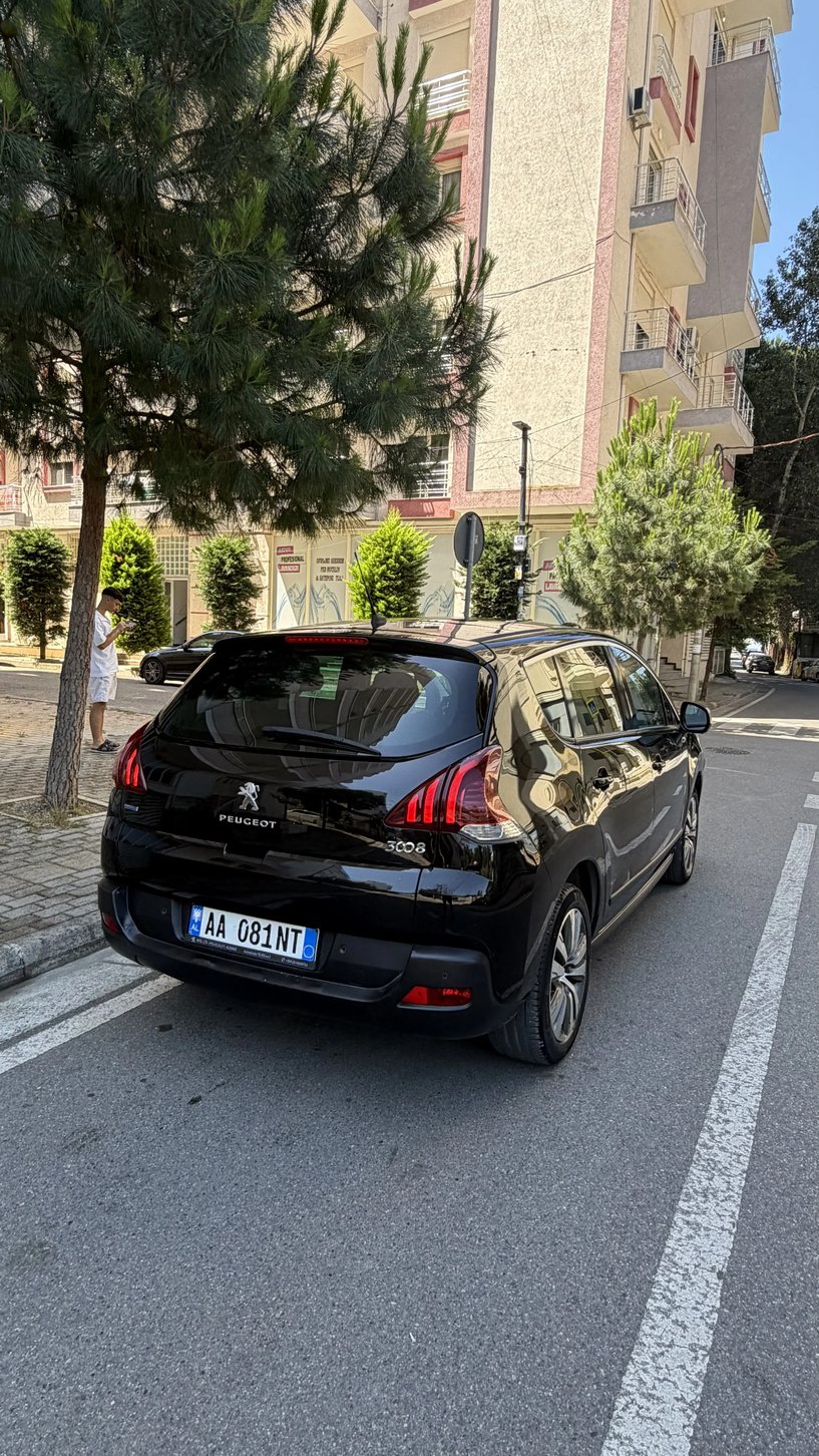 Noleggia un'auto a Tirana