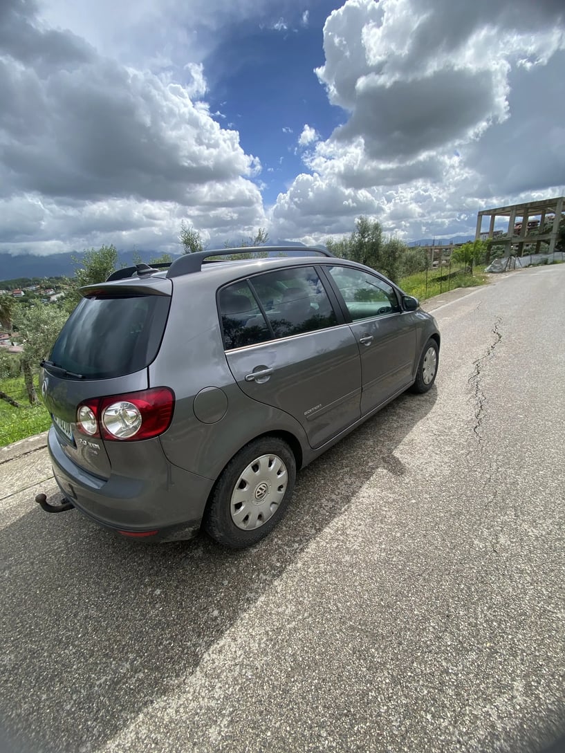 Alquila un coche en Tirana