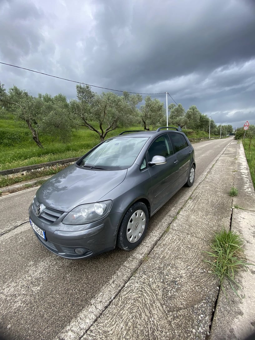 Alquila un coche en Tirana