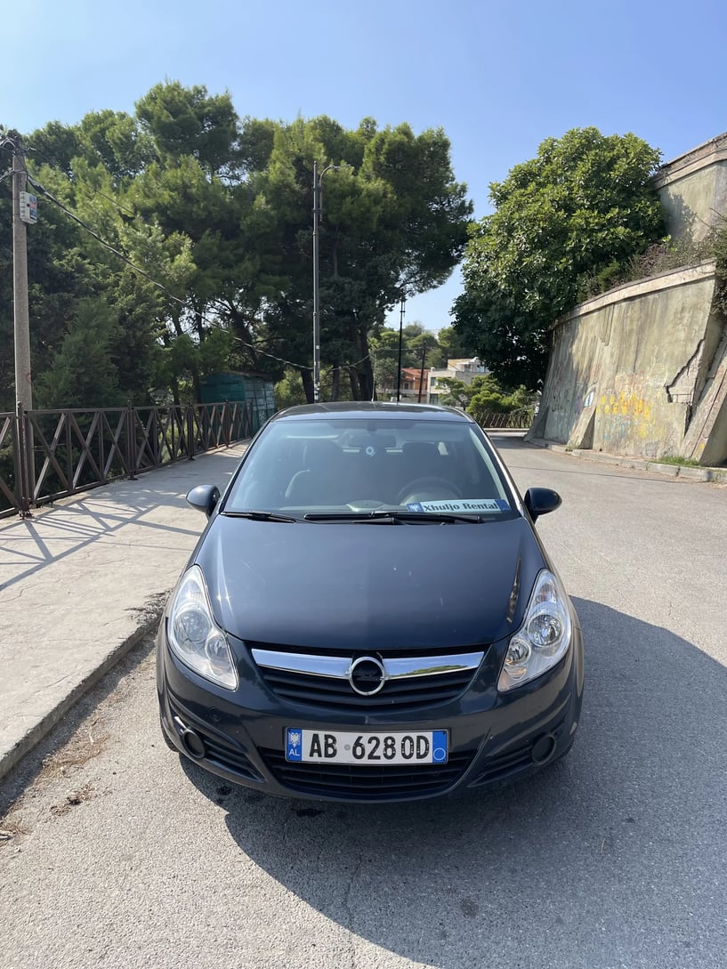 Merrni me qira një makinë në Durrës