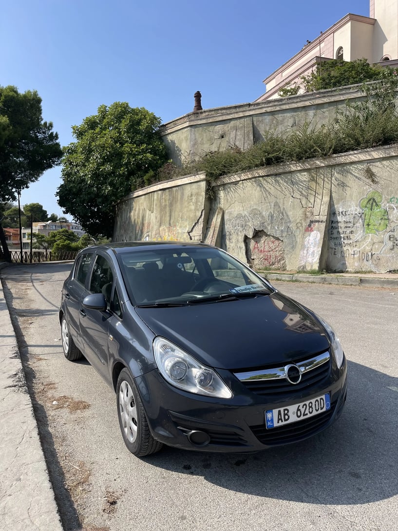 Merrni me qira një makinë në Durrës