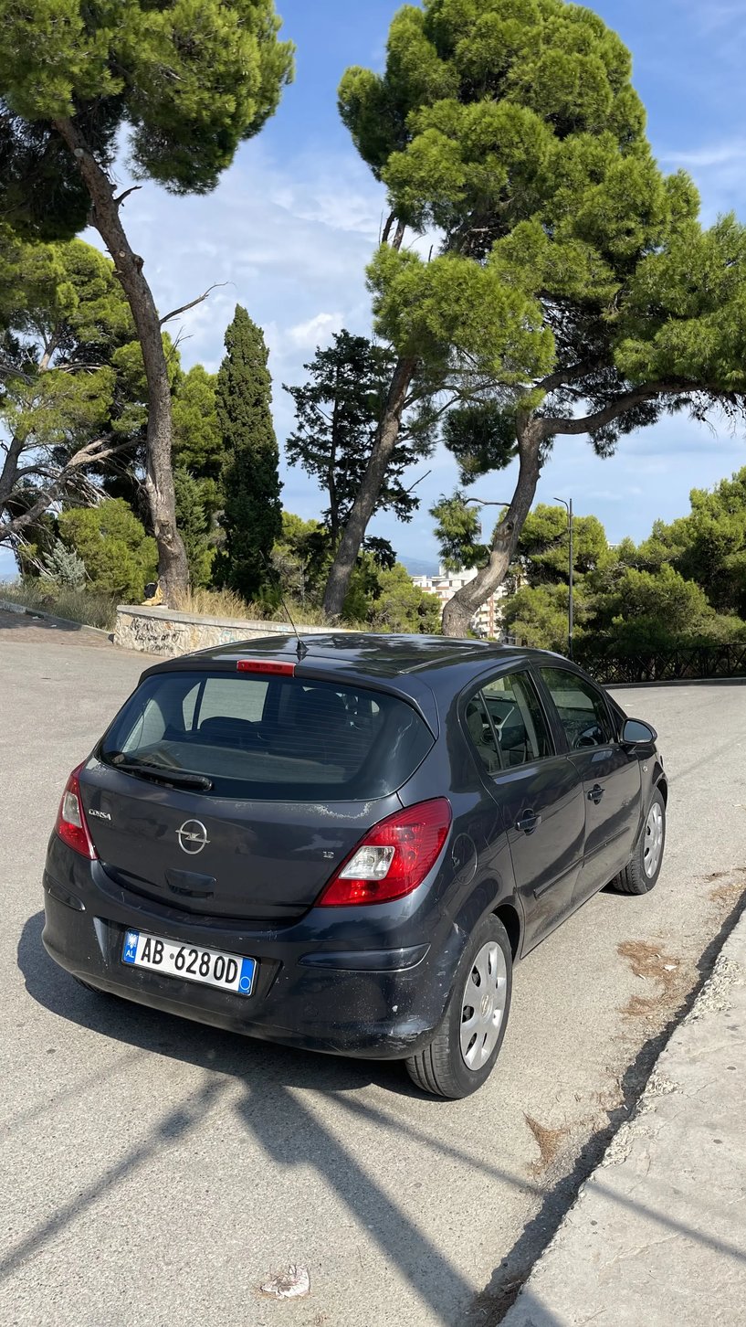 Merrni me qira një makinë në Durrës