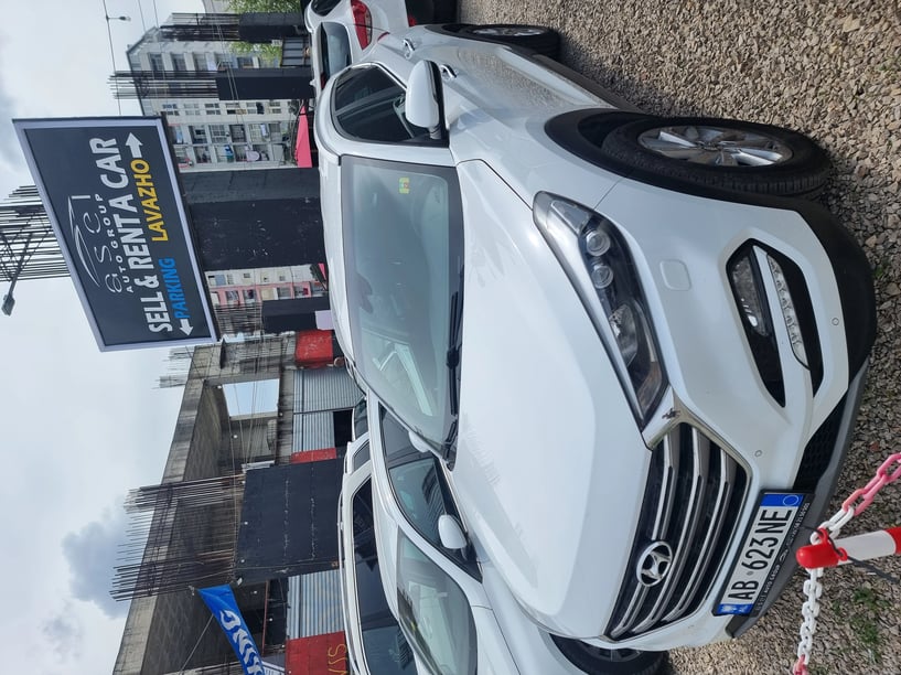 Merrni me qira një makinë në Tirana