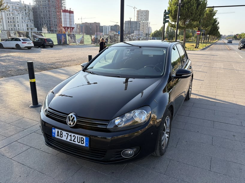 Alquila un coche en Tirana