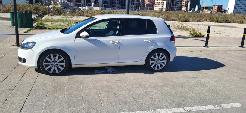 Merrni me qira një makinë në Tirana