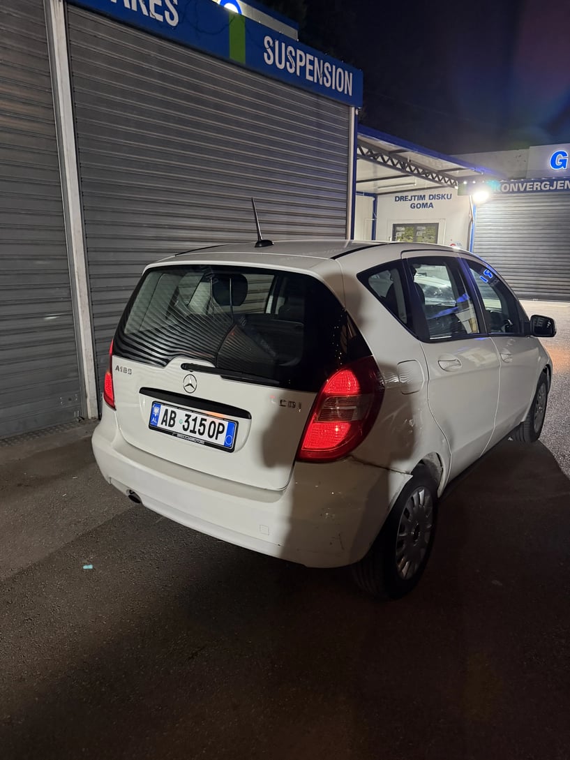 Noleggia un'auto a Tirana