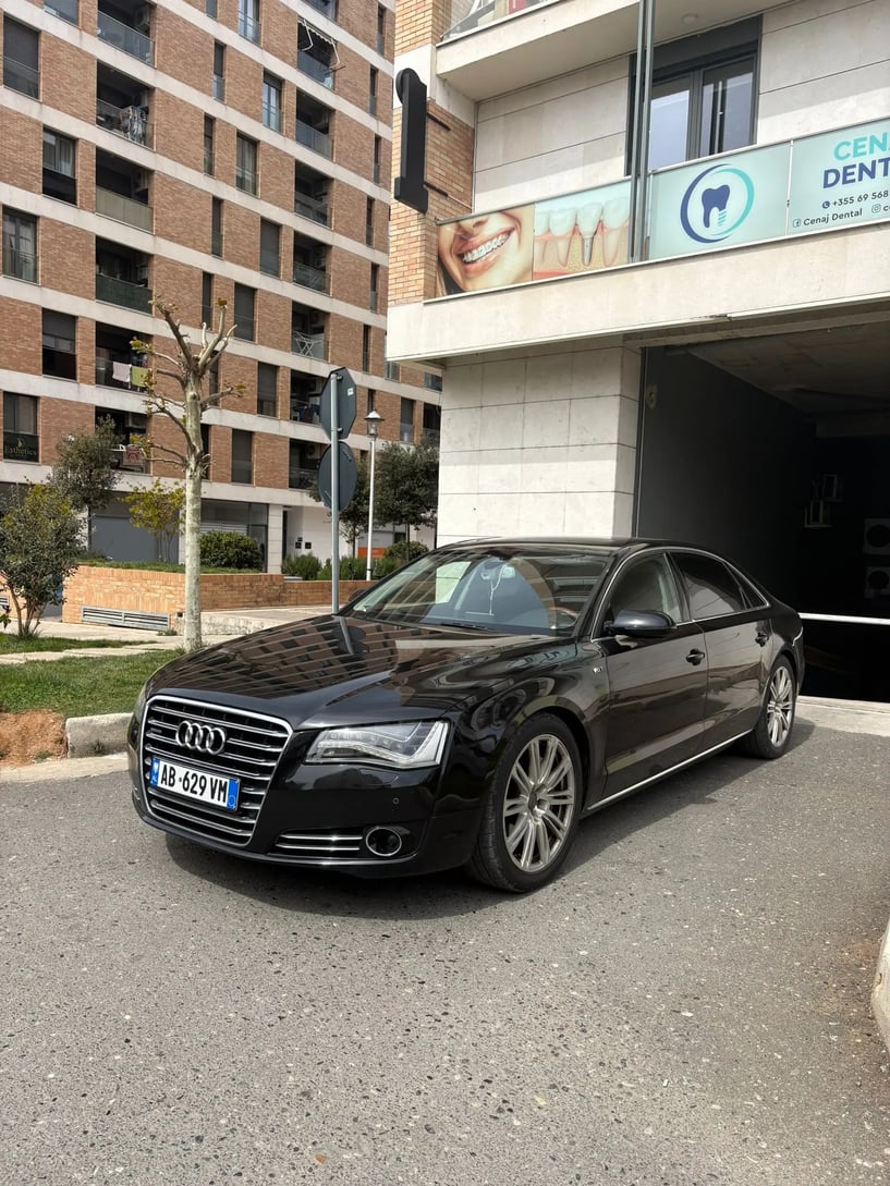 Alquila un coche en Tirana