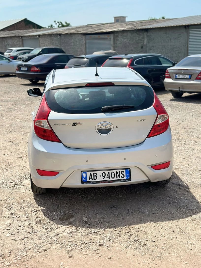 Noleggia un'auto a Durrës