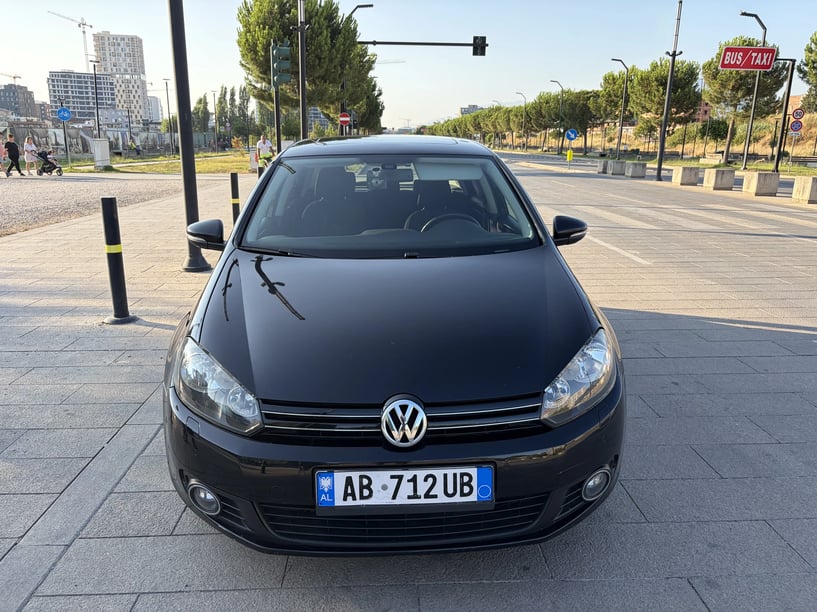 Alquila un coche en Tirana