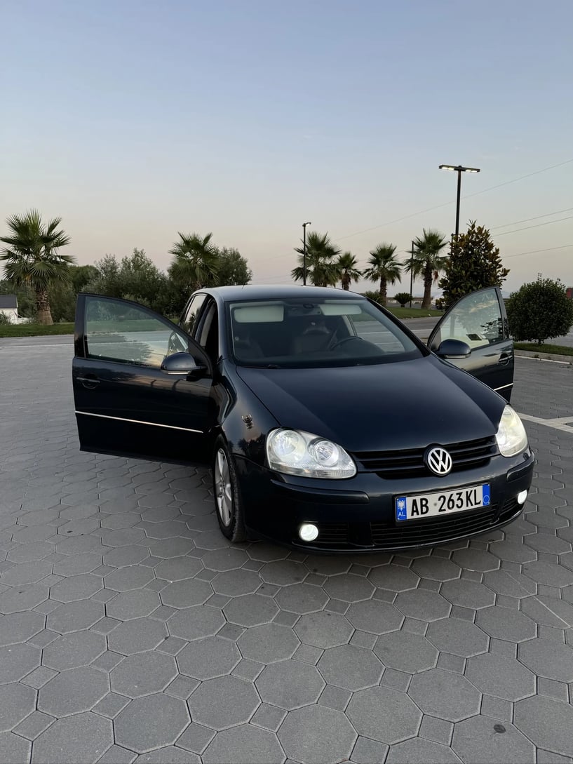 Alquila un coche en Tirana