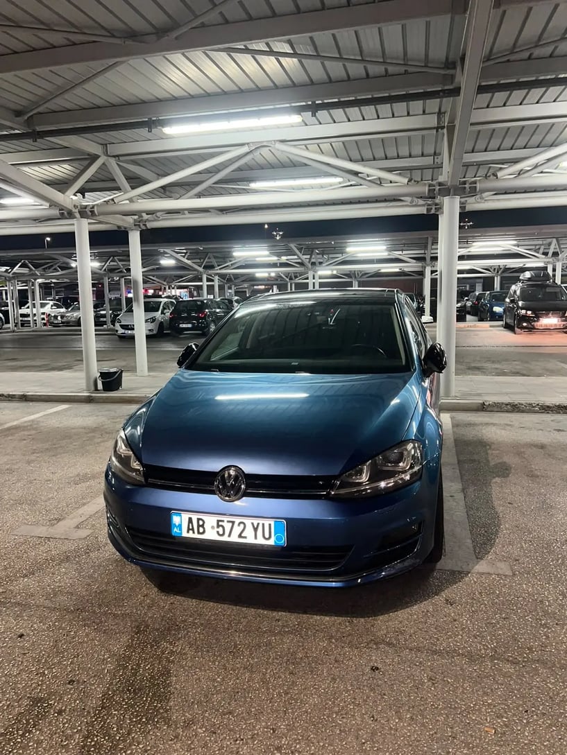 Alquila un coche en Tirana