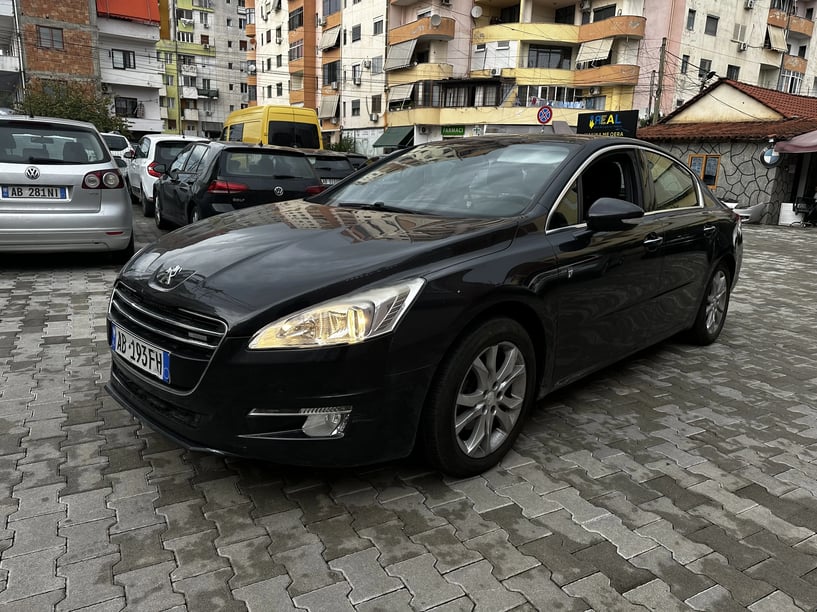 Alquila un coche en Tirana