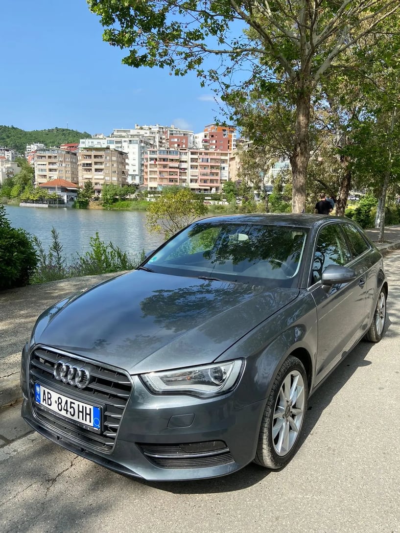 Noleggia un'auto a Tirana