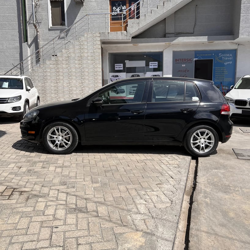 Alquila un coche en Tirana