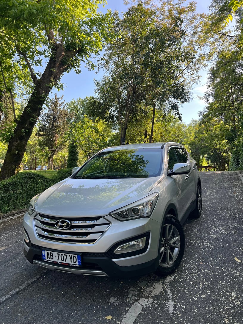 Alquila un coche en Tirana