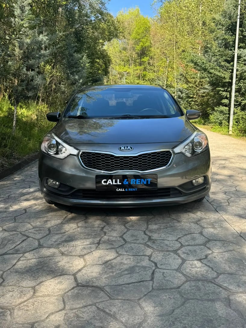 Noleggia un'auto a Tirana
