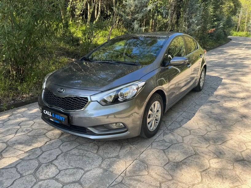 Noleggia un'auto a Tirana
