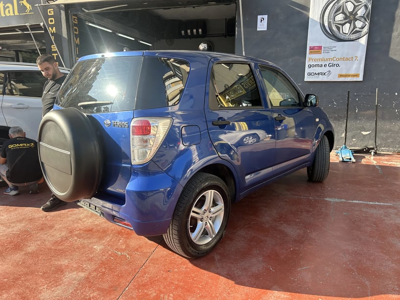 Noleggia un'auto a Tirana