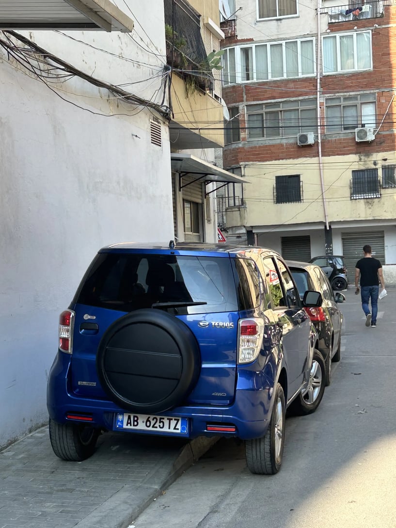 Noleggia un'auto a Tirana