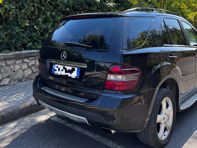 Noleggia un'auto a Tirana