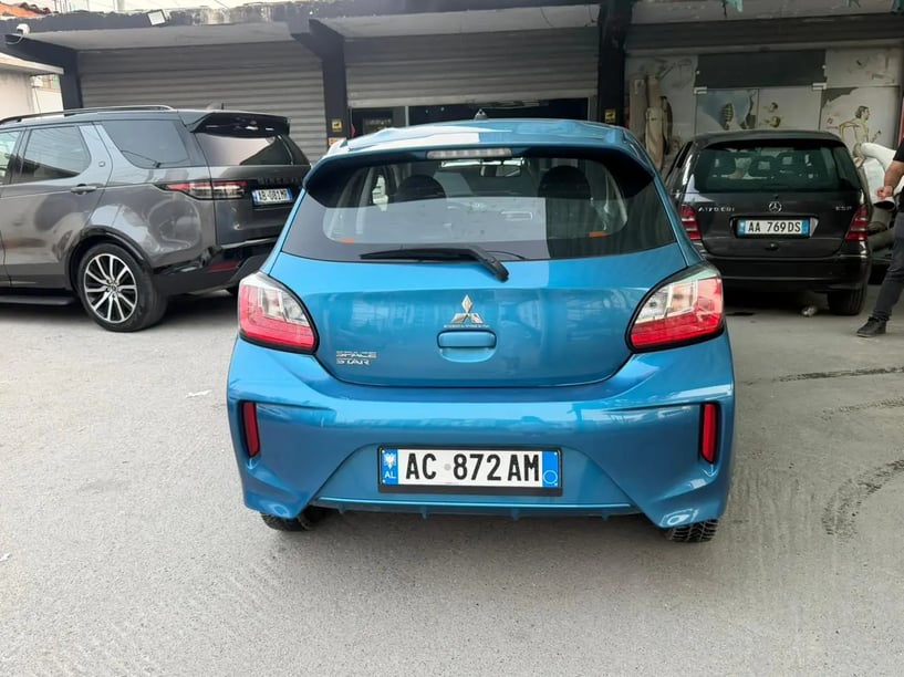 Alquila un coche en Tirana