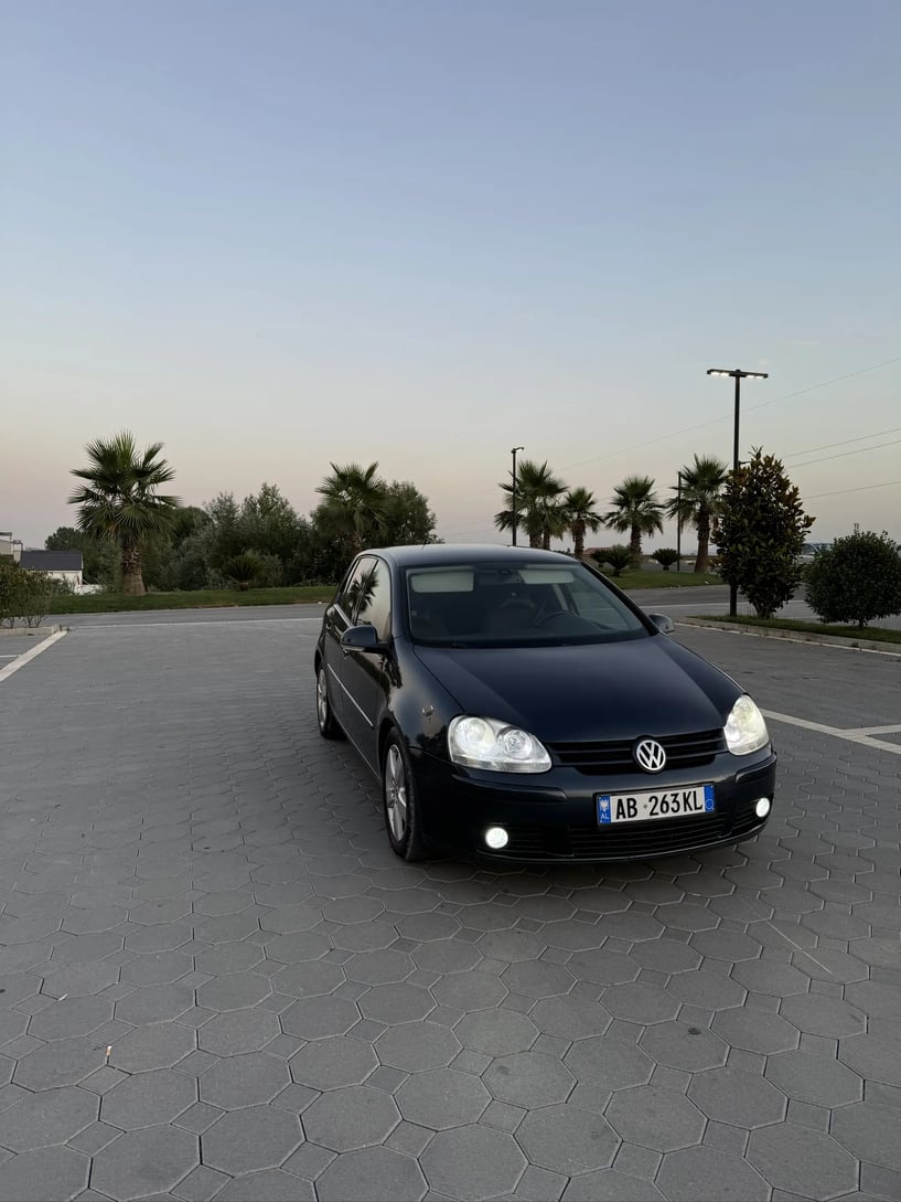Alquila un coche en Tirana